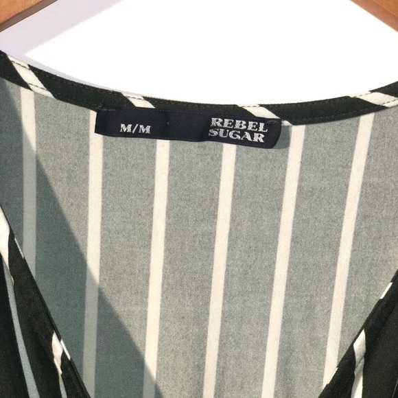 🌻 Green stripped dress with front tie🌻 - Picture 3 of 4